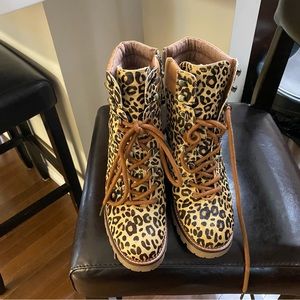 Winter boots.Size 9 .Very comfortable . Great to animal print lovers.